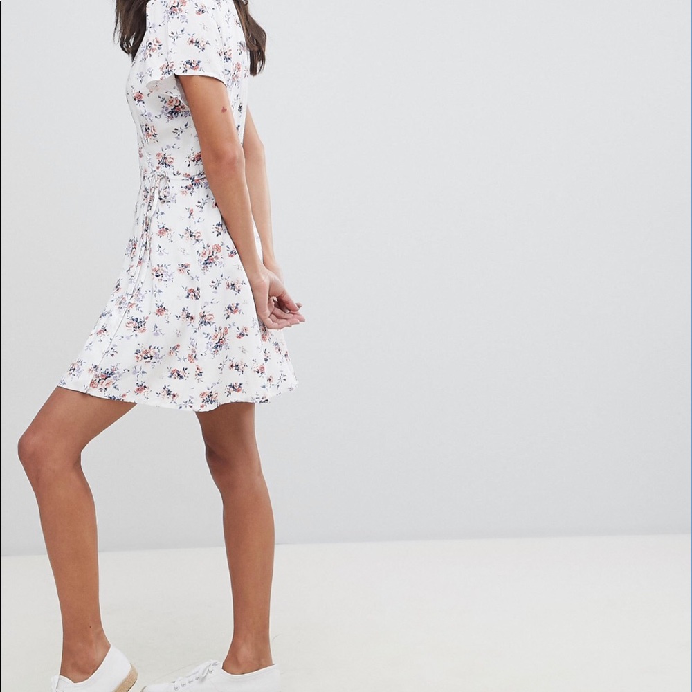 NWOT A&F White Floral Wrap Dress - XSP